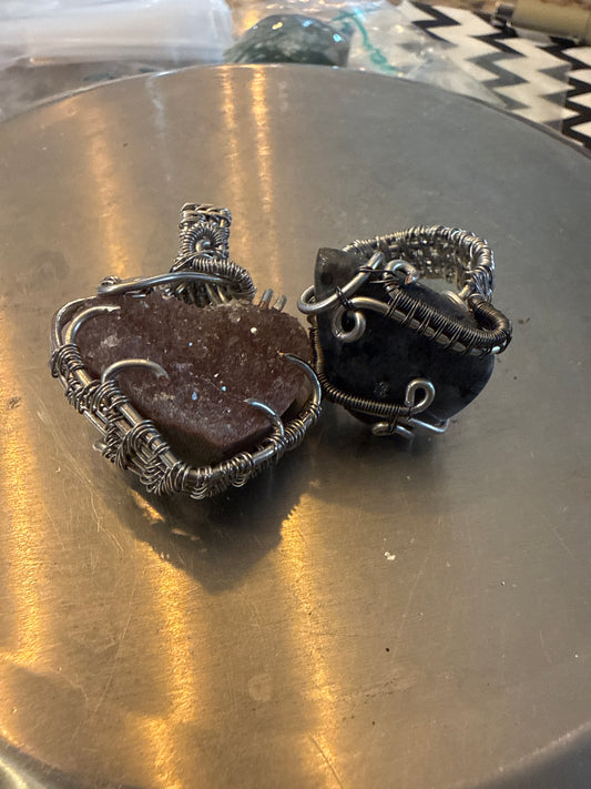 Mimi heart pendulum larv ring