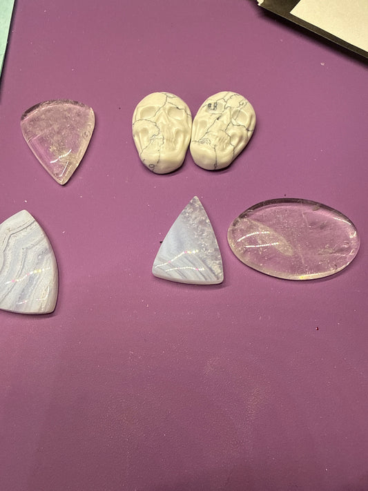 A girl that wire wraps 25