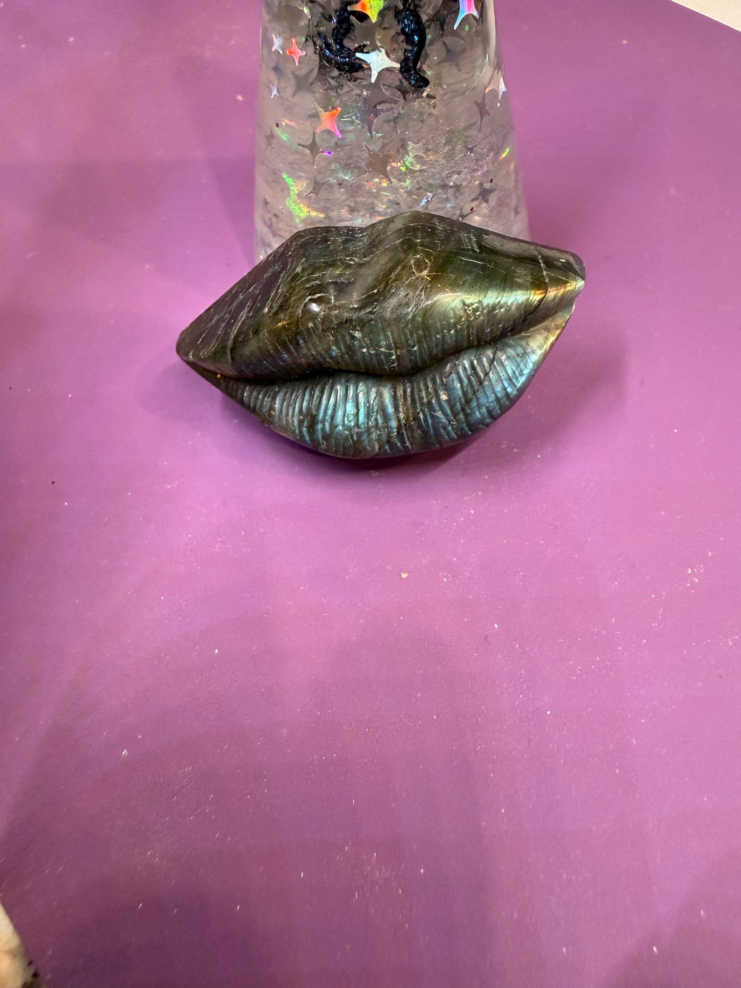 Labradorite carved lips. Flash only on bottom